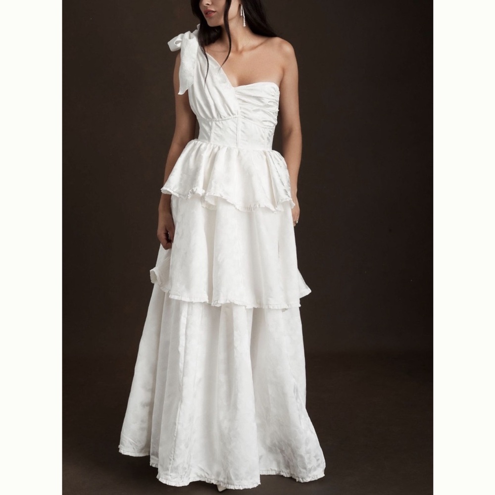 V CHAPMAN with tags 🕊️